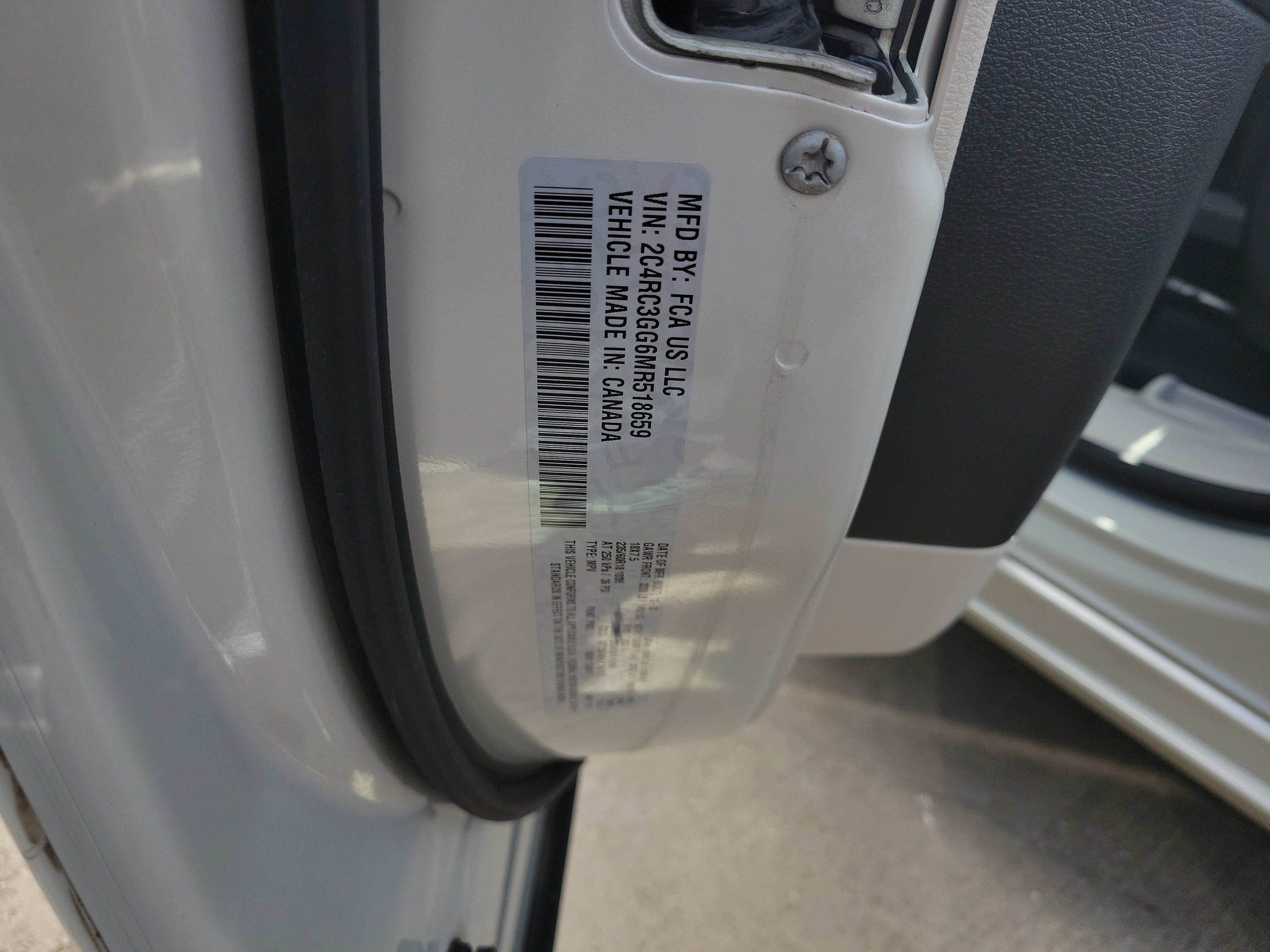 Used 2021 Chrysler Pacifica Limited w/ Uconnect Theater Family Group AWD/4WD image 30