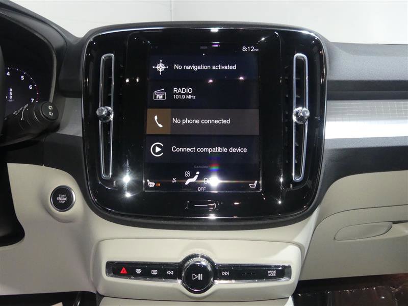 Used 2022 Volvo XC40 T5 Momentum image 37