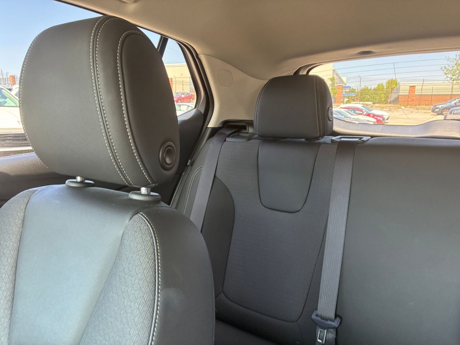 Used 2025 Buick Encore GX Preferred image 34