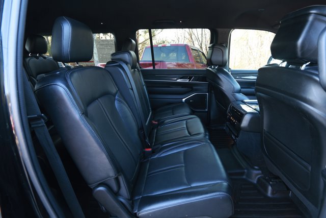 Used 2022 Jeep Wagoneer Series II RWD image 29