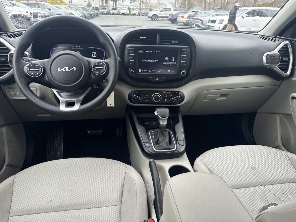 Used 2023 Kia Soul LX image 13