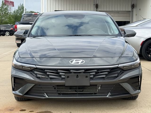 Used 2025 Hyundai Elantra Hybrid FWD image 7