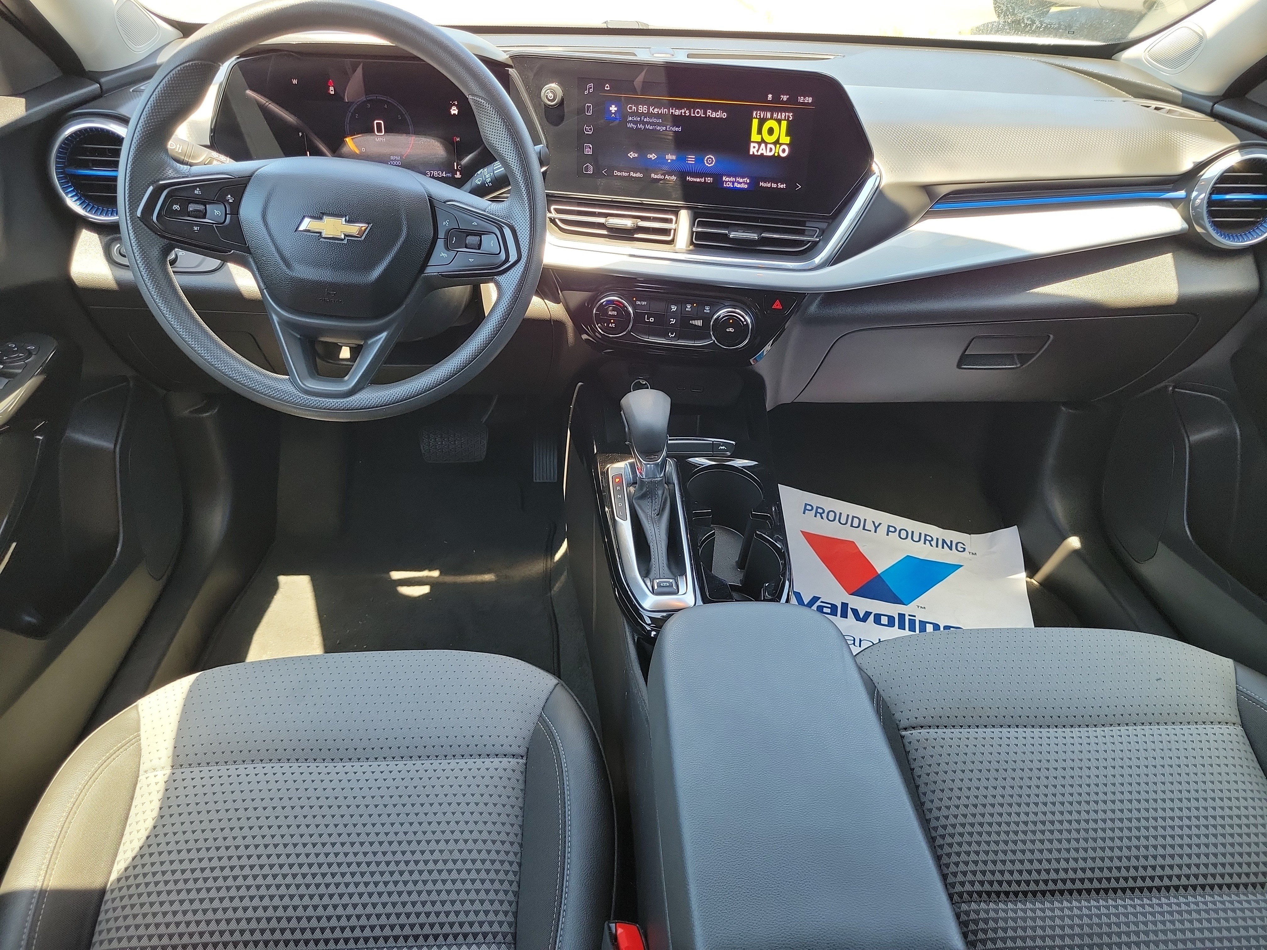 Used 2025 Chevrolet Trax LT FWD image 15
