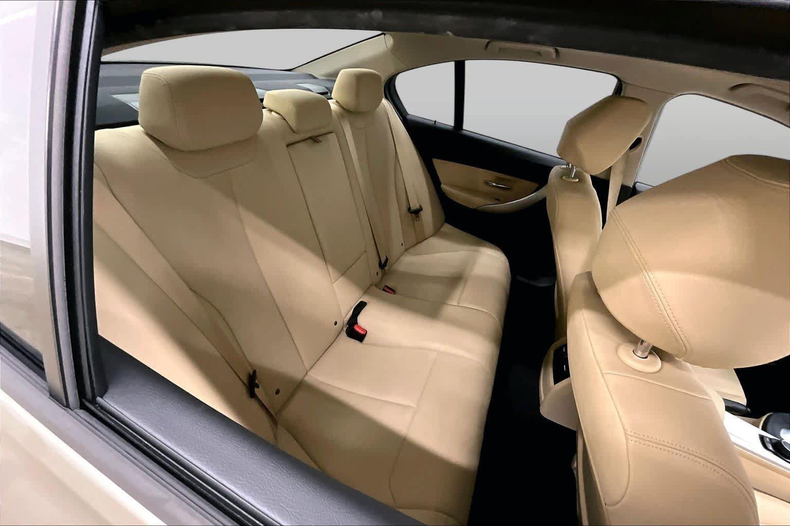 Used 2018 BMW 320i Sedan RWD image 19
