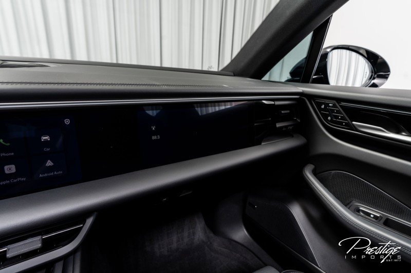 Used 2025 Porsche Macan 4S Electric image 31