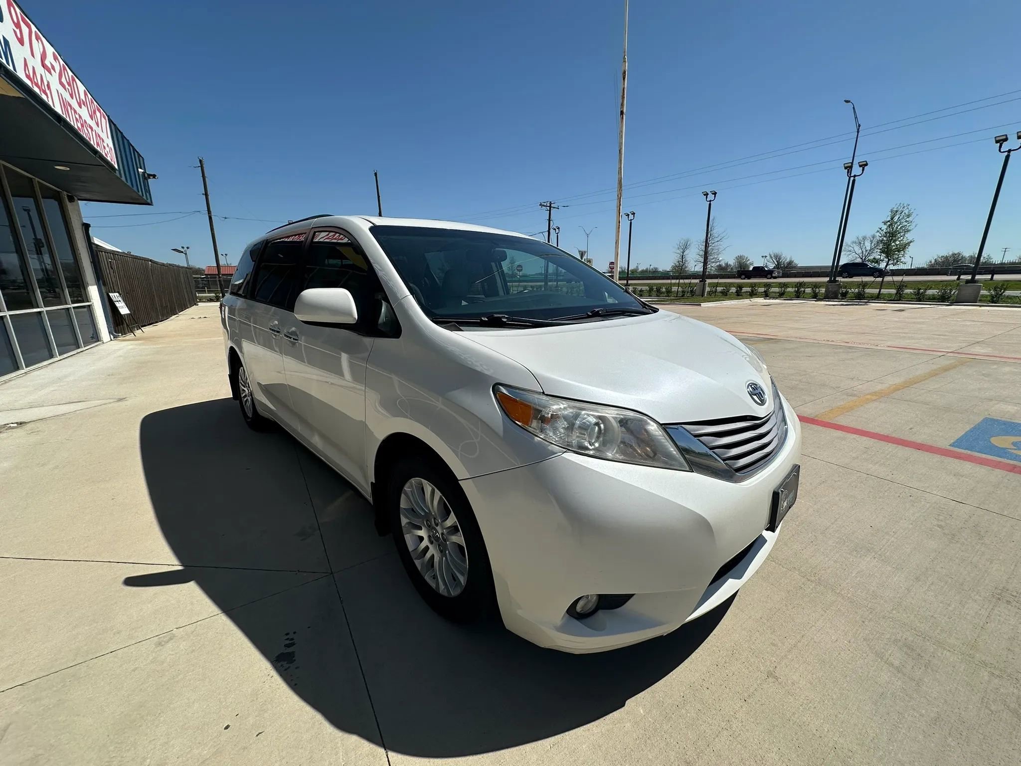 Used 2015 Toyota Sienna XLE image 7