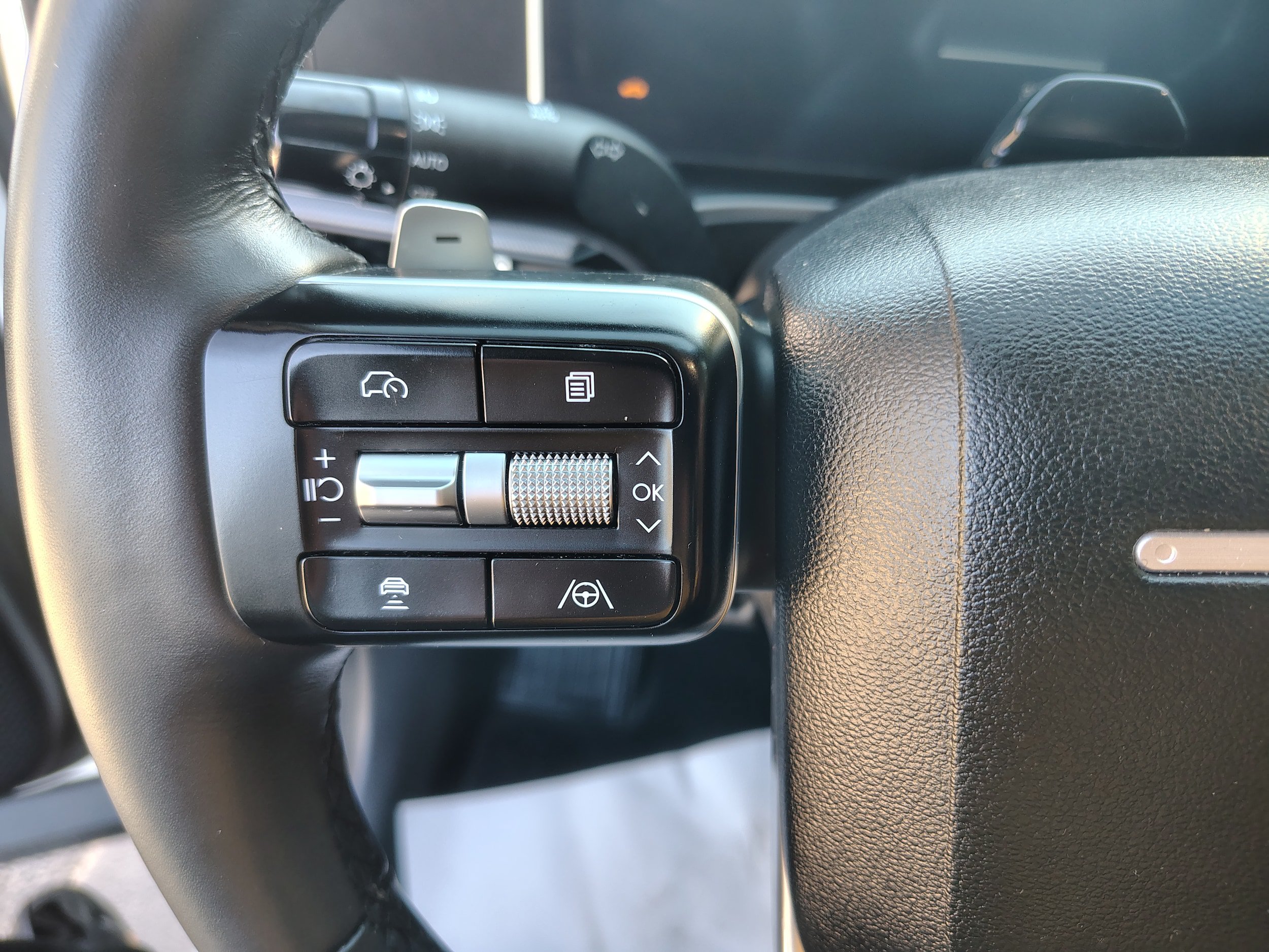 Used 2025 Hyundai Santa Fe SEL AWD/4WD image 33
