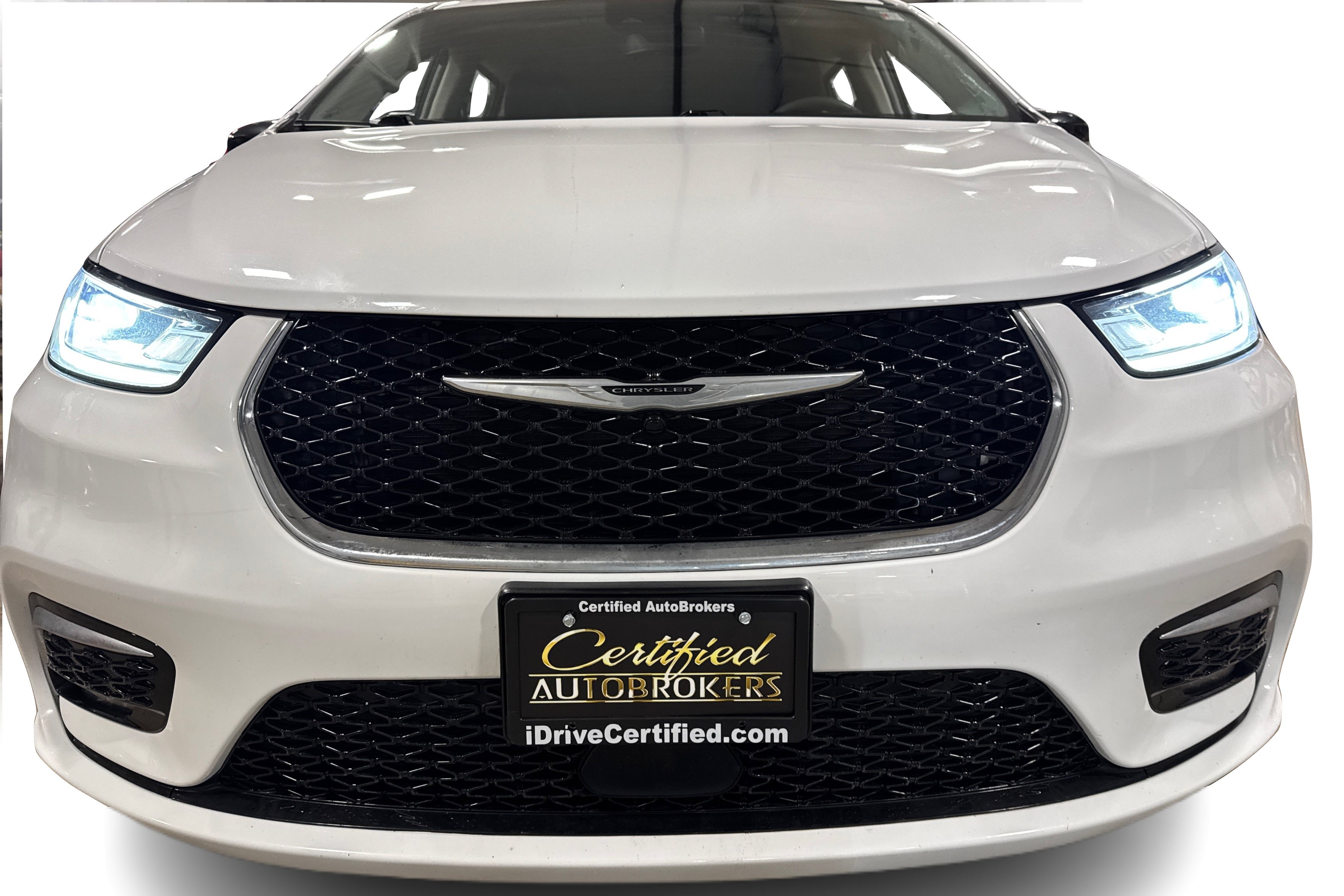 Used 2024 Chrysler Pacifica Touring-L FWD image 10