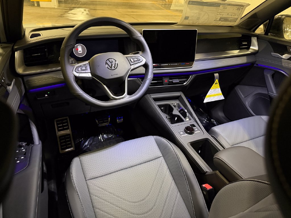 New 2026 Volkswagen Tiguan SE R-Line FWD image 12