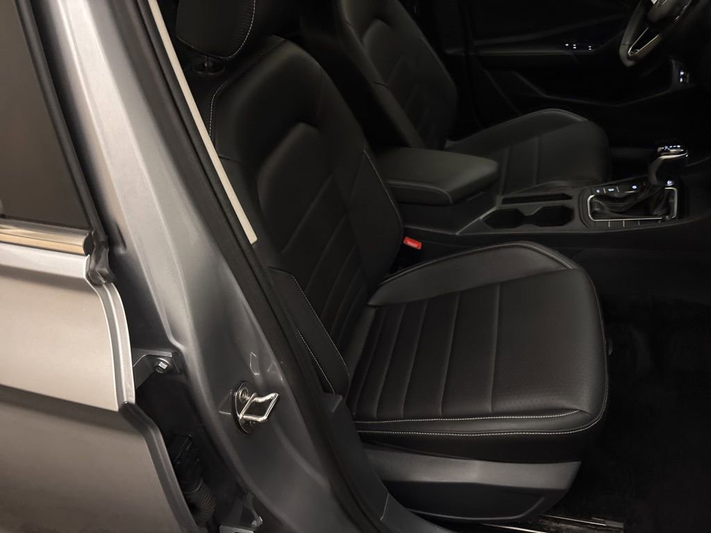 Used 2024 Volkswagen Jetta SE image 22