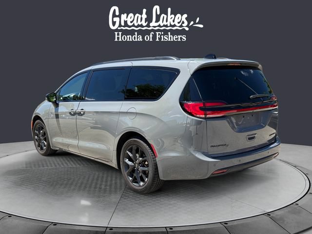 Used 2025 Chrysler Pacifica Limited FWD image 3