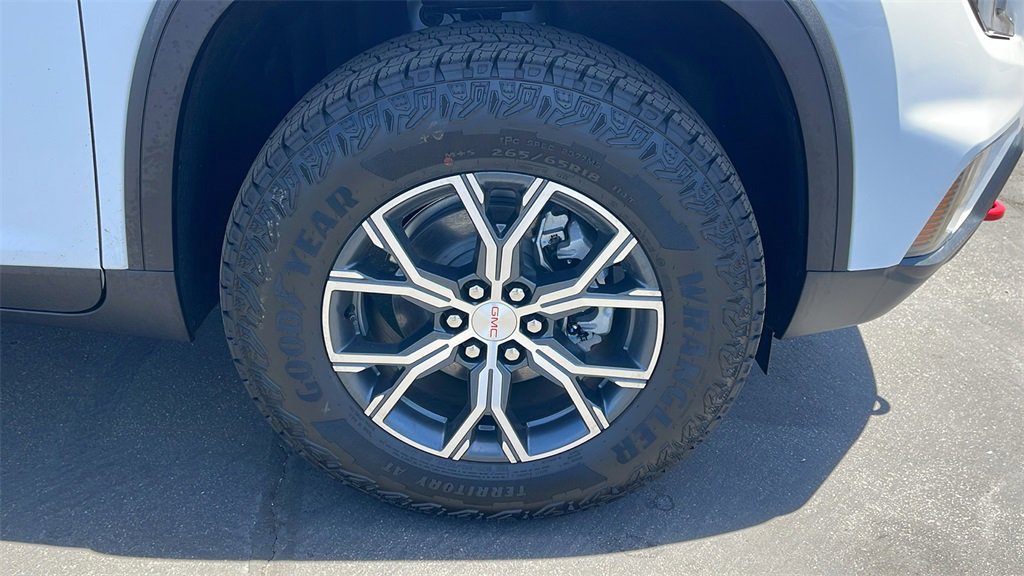 New 2025 GMC Acadia AT4 w/ Luxury Package image 9