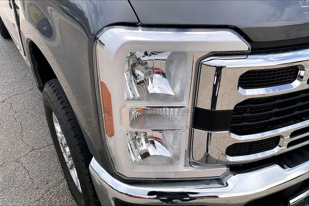 Used 2025 Ford F250 XLT w/ F-250 >10K GVWR Package AWD/4WD image 29