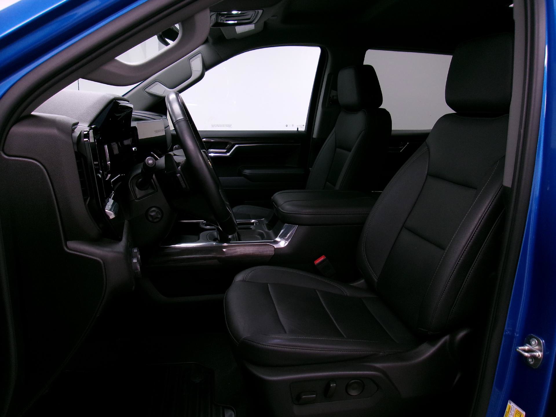 Used 2024 Chevrolet Silverado 1500 LTZ AWD/4WD image 9
