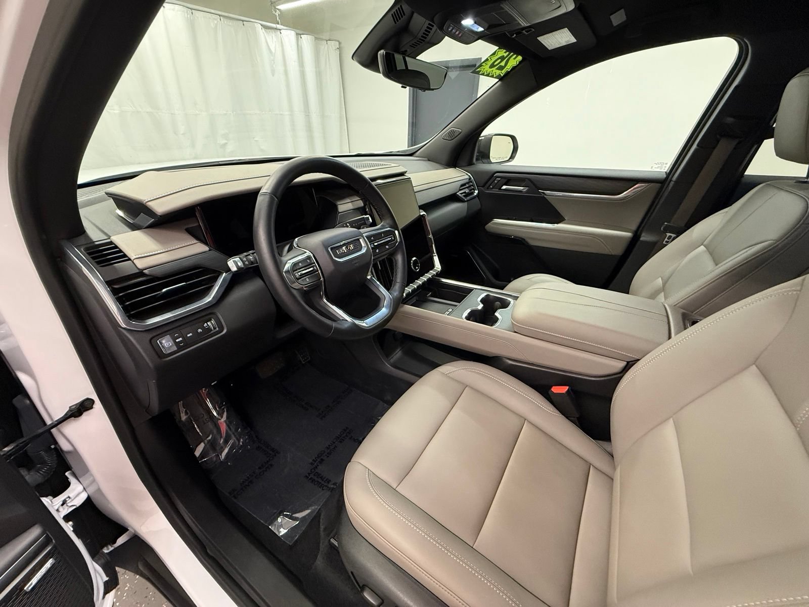 Used 2026 GMC Acadia Elevation w/ Elevation Premium Package AWD/4WD image 11