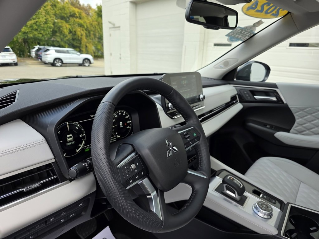 Used 2024 Mitsubishi Outlander SEL image 28
