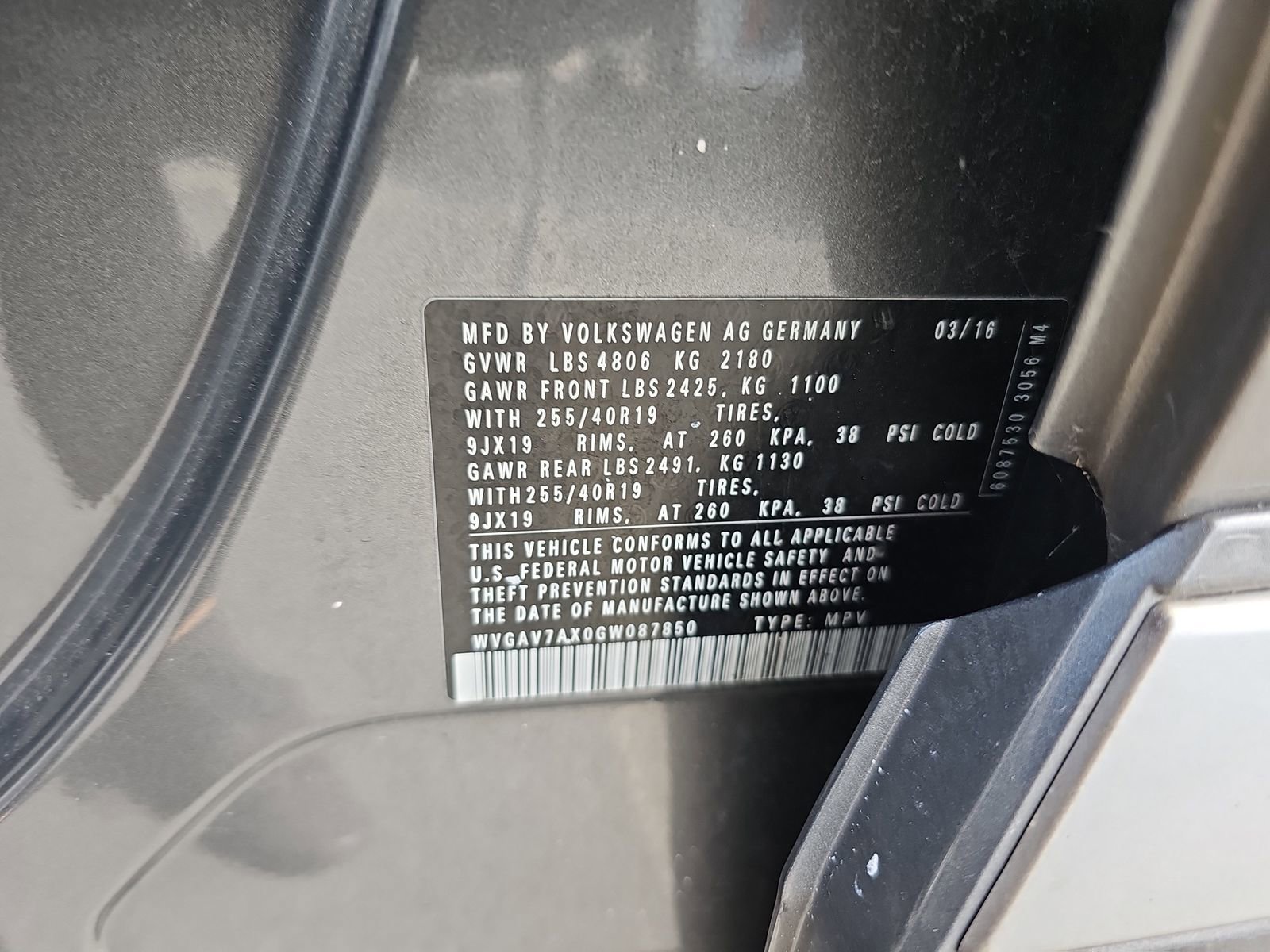 Used 2016 Volkswagen Tiguan R-Line image 9