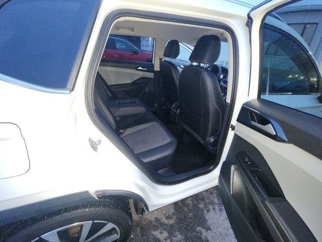 Used 2024 Volkswagen Taos SE image 17