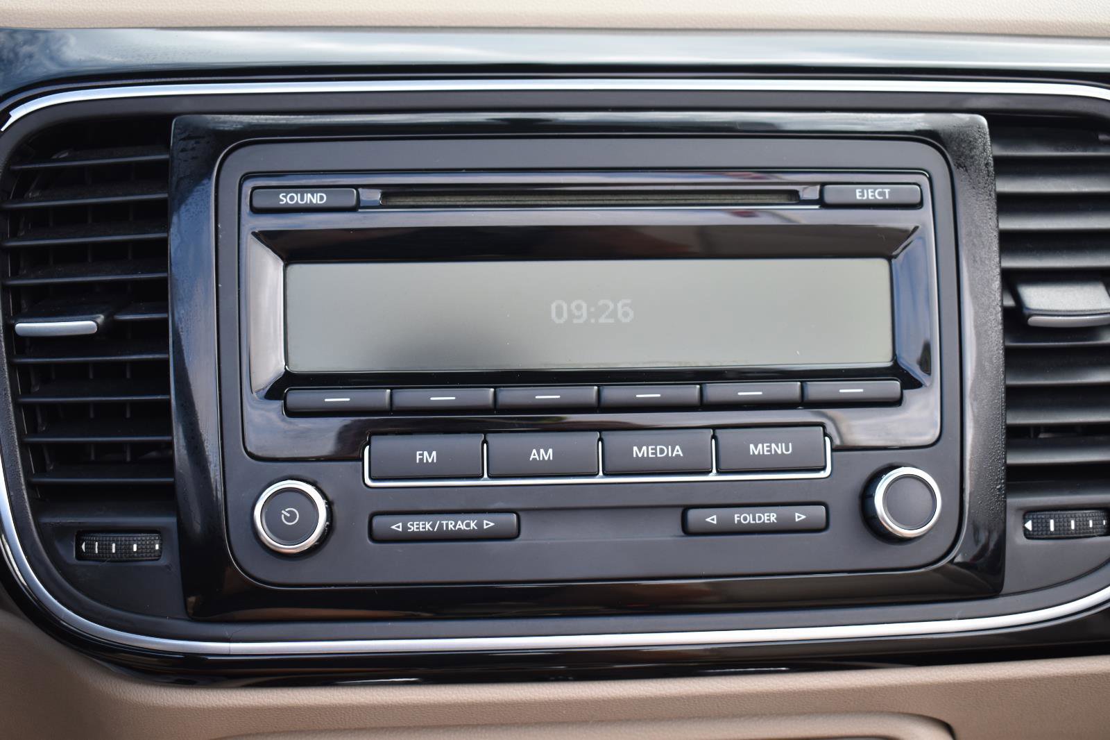 Used 2014 Volkswagen Beetle 1.8T FWD image 37