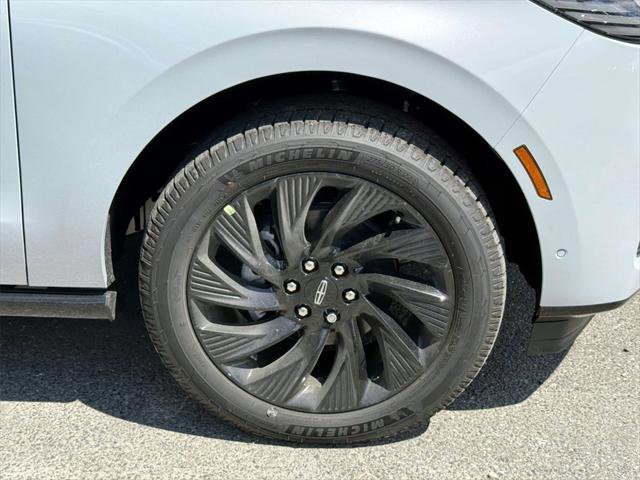 New 2025 Lincoln Navigator L Reserve w/ Jet Appearance Package image 7