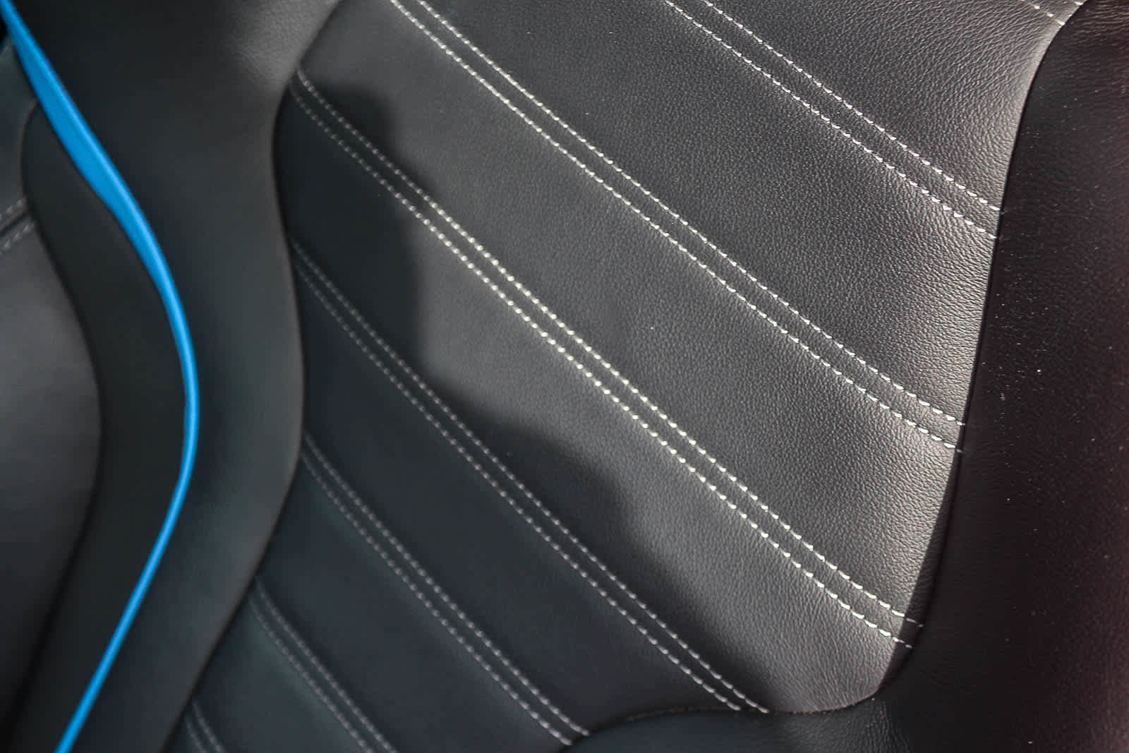 Used 2024 BMW M2 w/ Lighting Package image 23