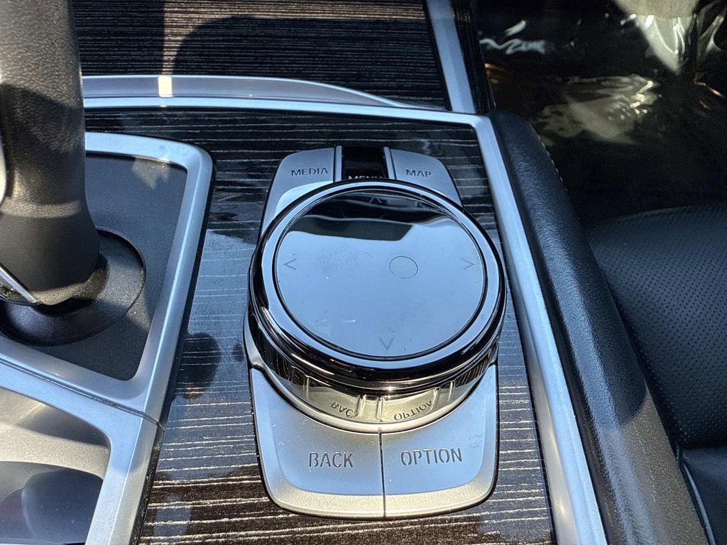 Used 2022 BMW 750i xDrive w/ Executive Package image 39