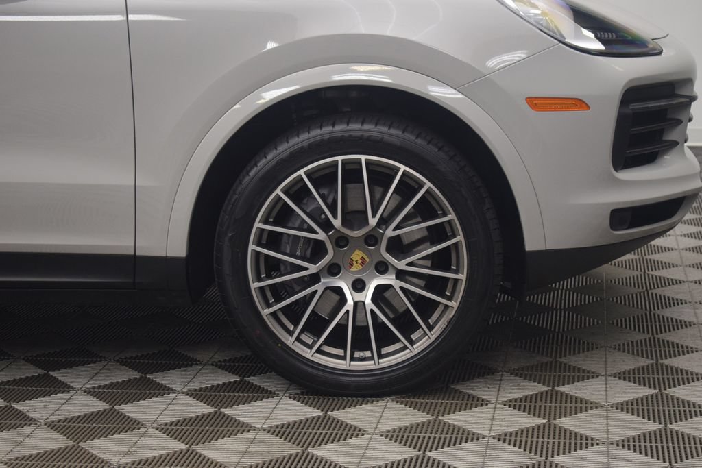 Used 2023 Porsche Cayenne Platinum Edition AWD/4WD image 32