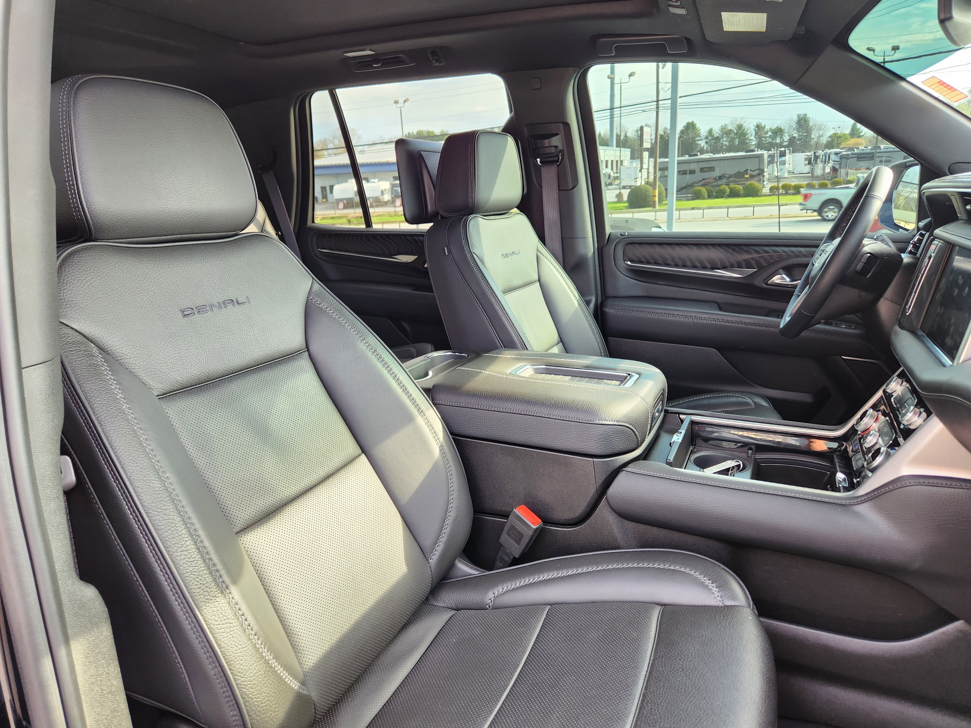 Used 2023 GMC Yukon Denali AWD/4WD image 16