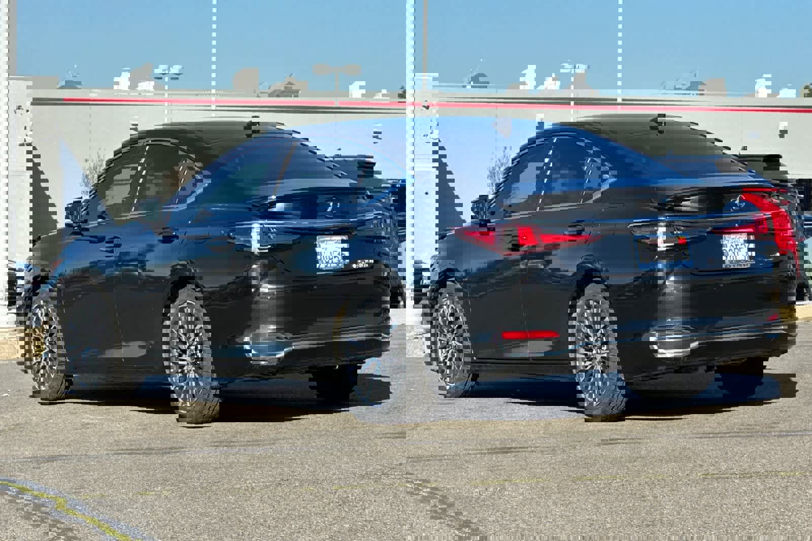 Used 2023 Lexus ES 300h w/ Premium Package image 7