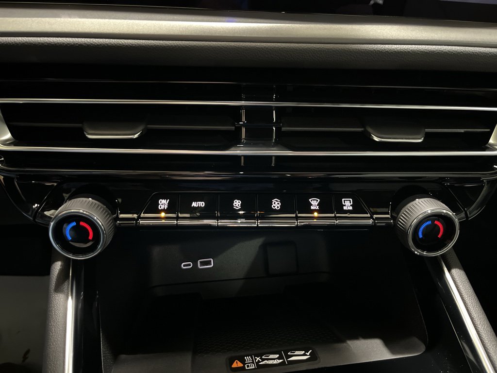 New 2026 Chevrolet Traverse LT w/ LPO, Floor Liner Package FWD image 18