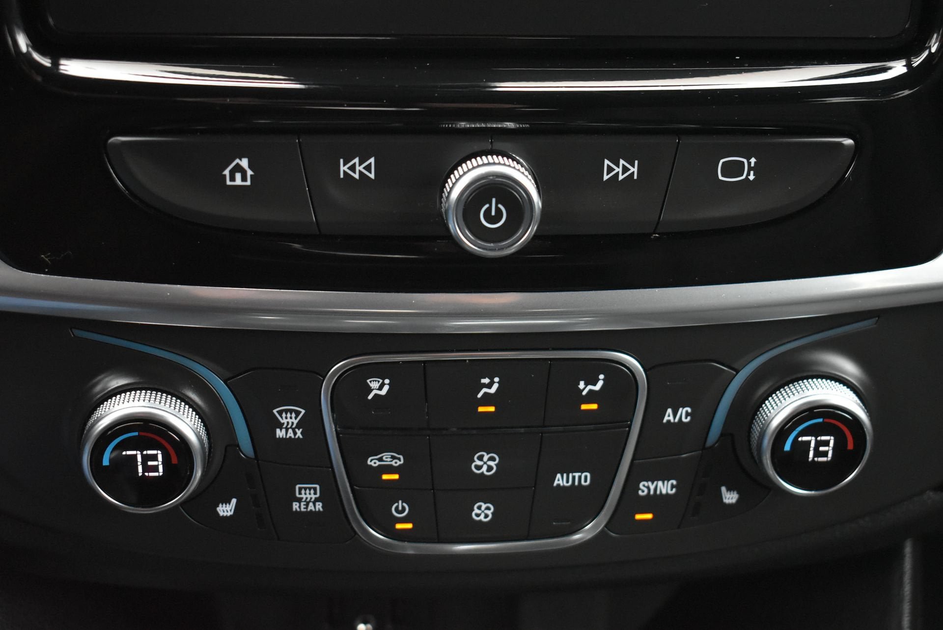Used 2023 Chevrolet Traverse LT FWD image 30