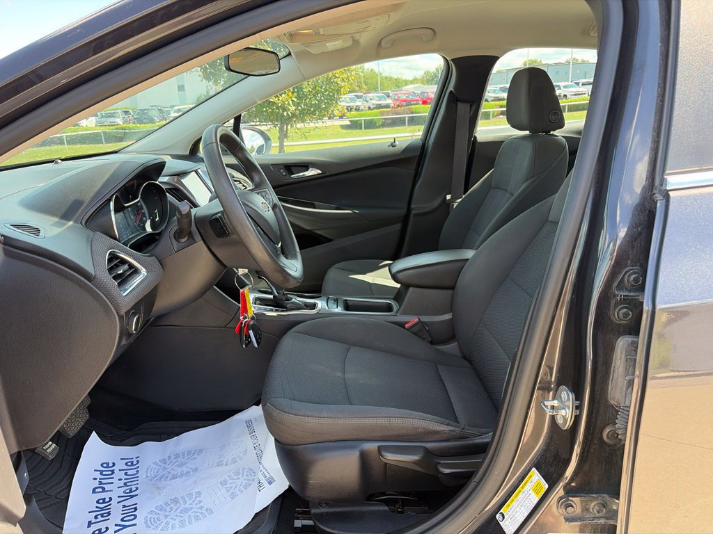 Used 2017 Chevrolet Cruze LT FWD image 39