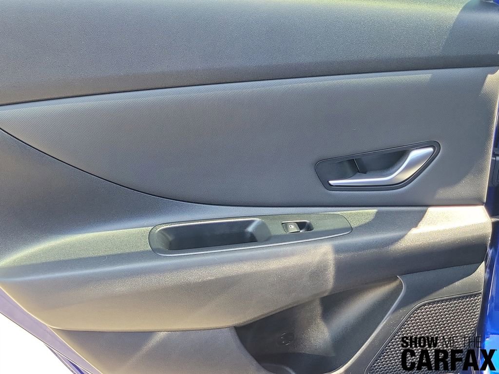 Used 2022 Hyundai Elantra SEL w/ Convenience + Premium Package FWD image 13
