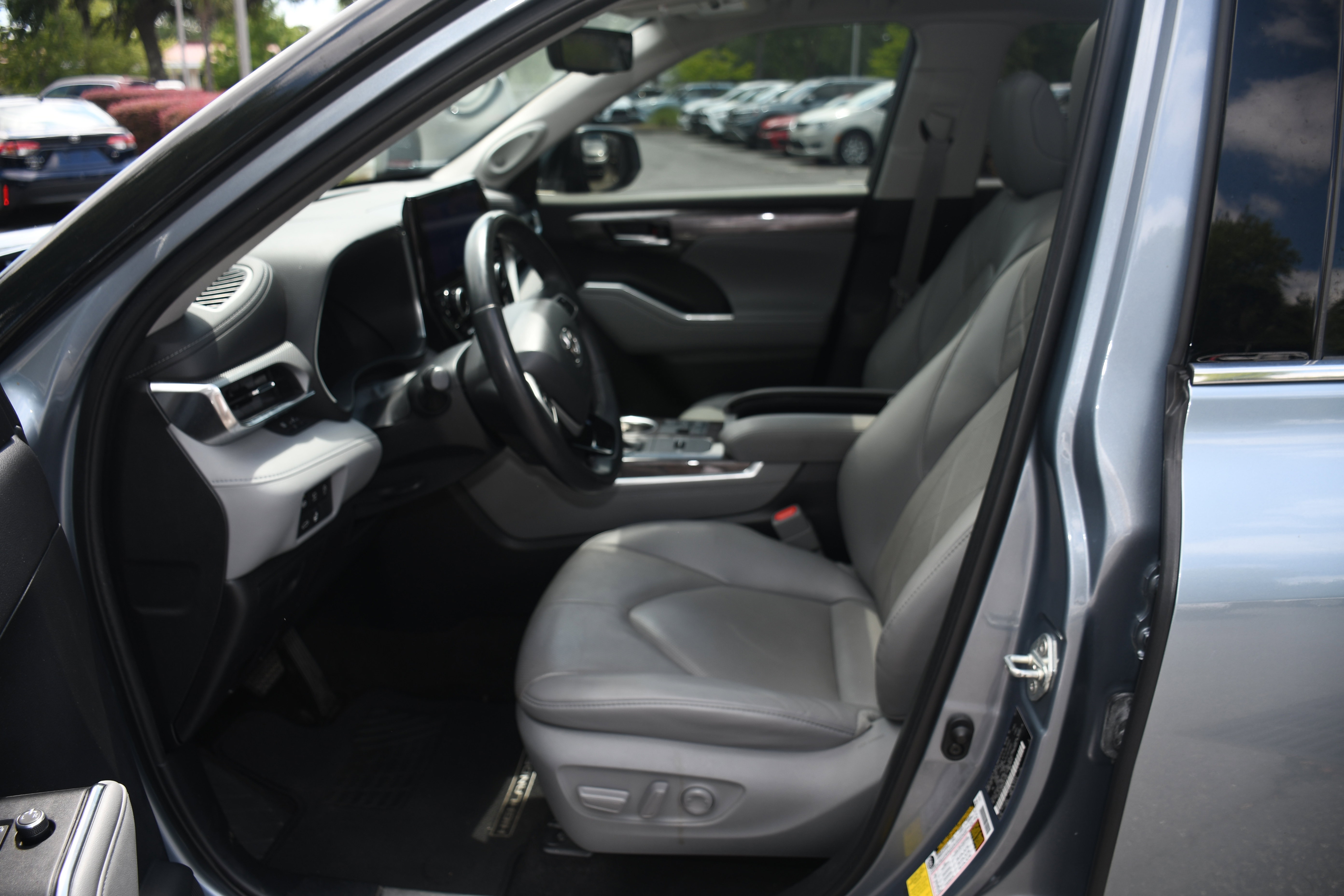 Used 2023 Toyota Highlander Platinum FWD image 8
