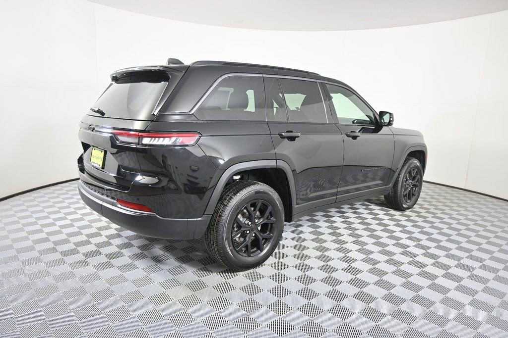 New 2026 Jeep Grand Cherokee Laredo image 6