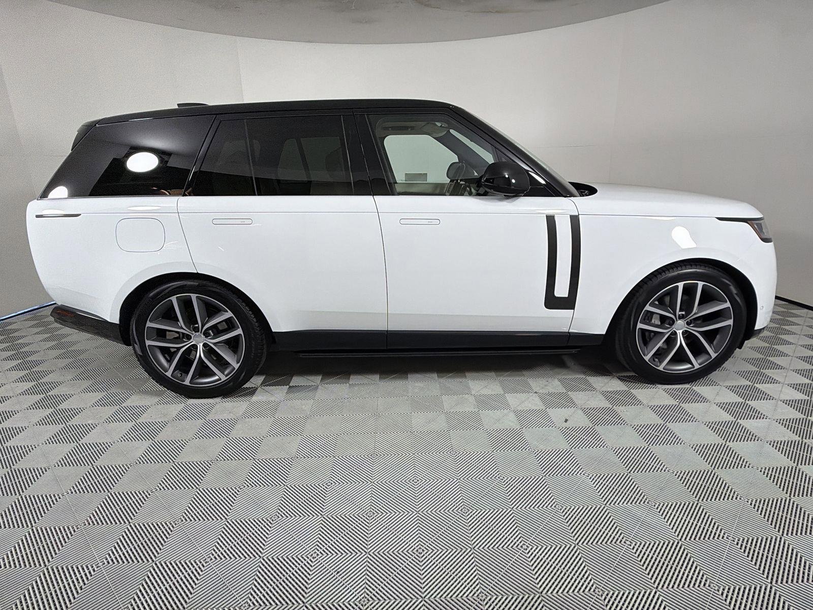 New 2025 Land Rover Range Rover SE image 6