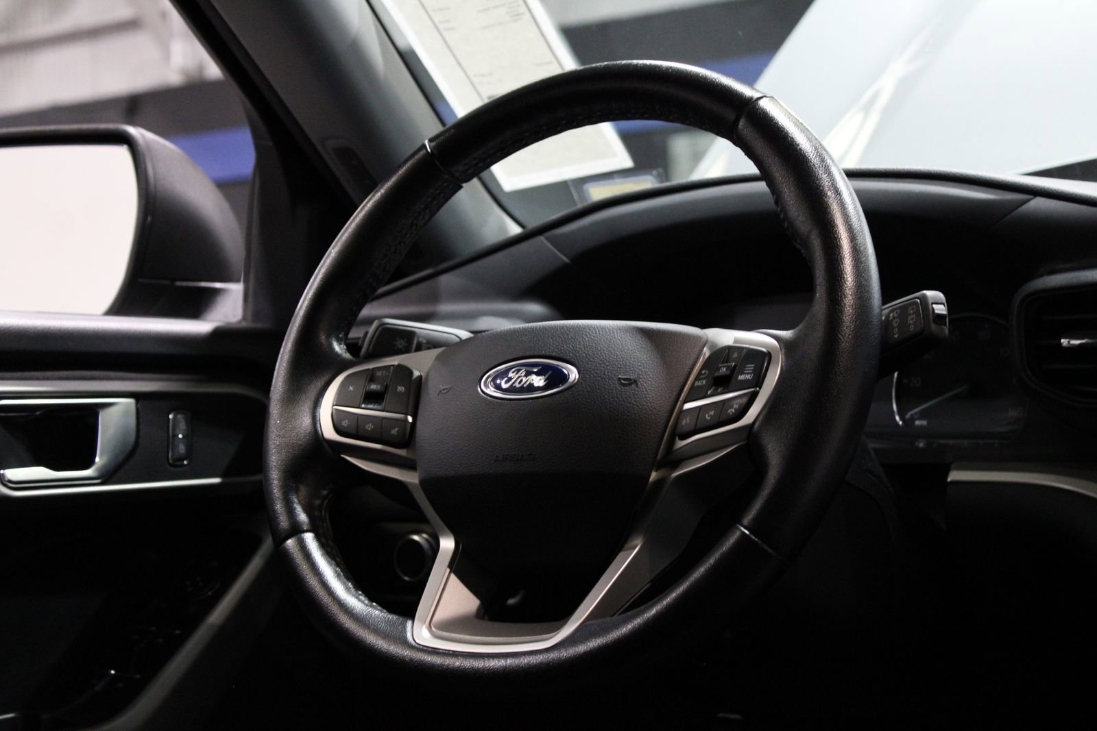 Used 2020 Ford Explorer XLT image 38