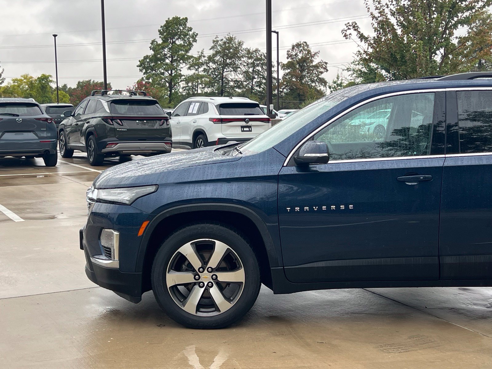 Used 2023 Chevrolet Traverse LT w/ LT Premium Package AWD/4WD image 7