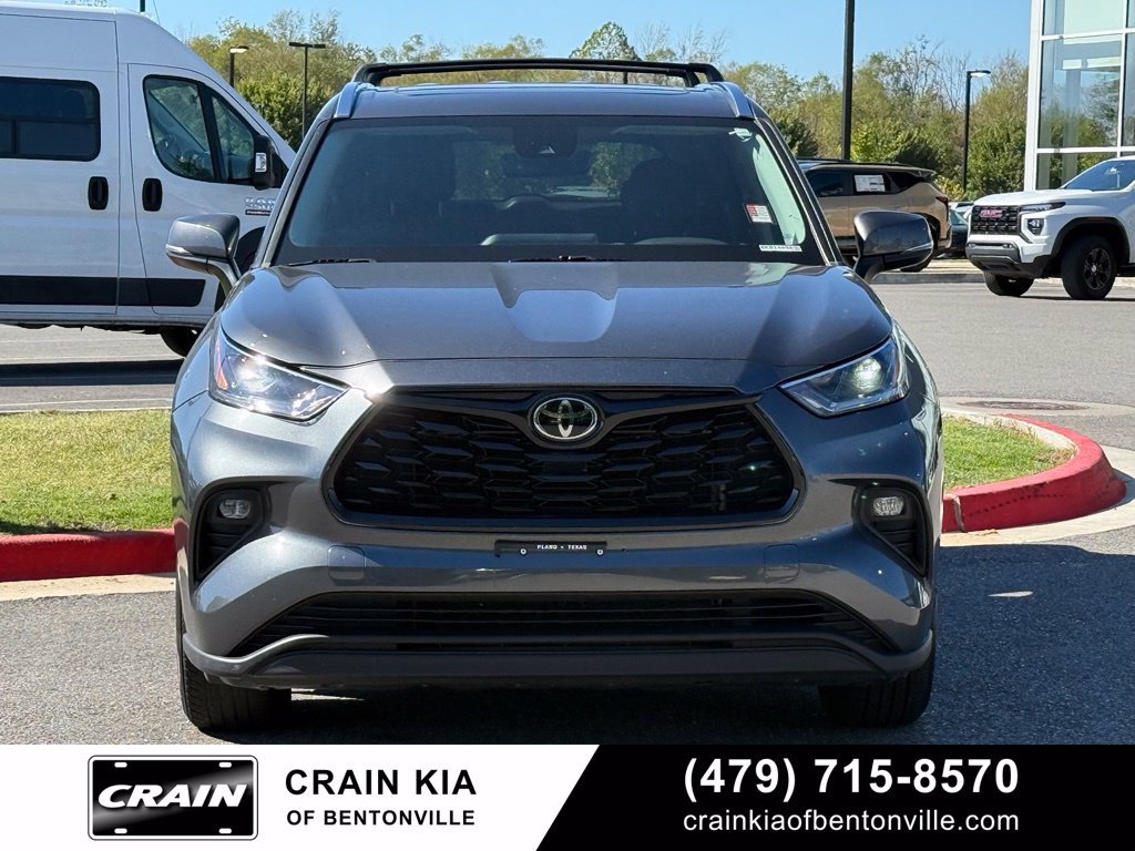 Used 2021 Toyota Highlander XLE FWD image 2