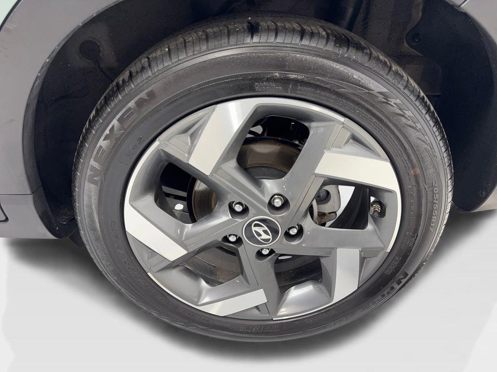 Used 2025 Hyundai Venue SEL image 75