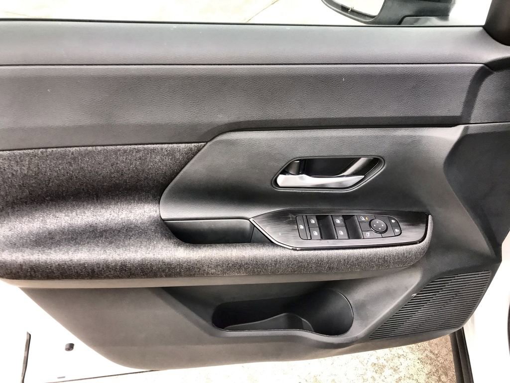 New 2025 Nissan Kicks SV w/ SV Premium Package AWD/4WD image 13