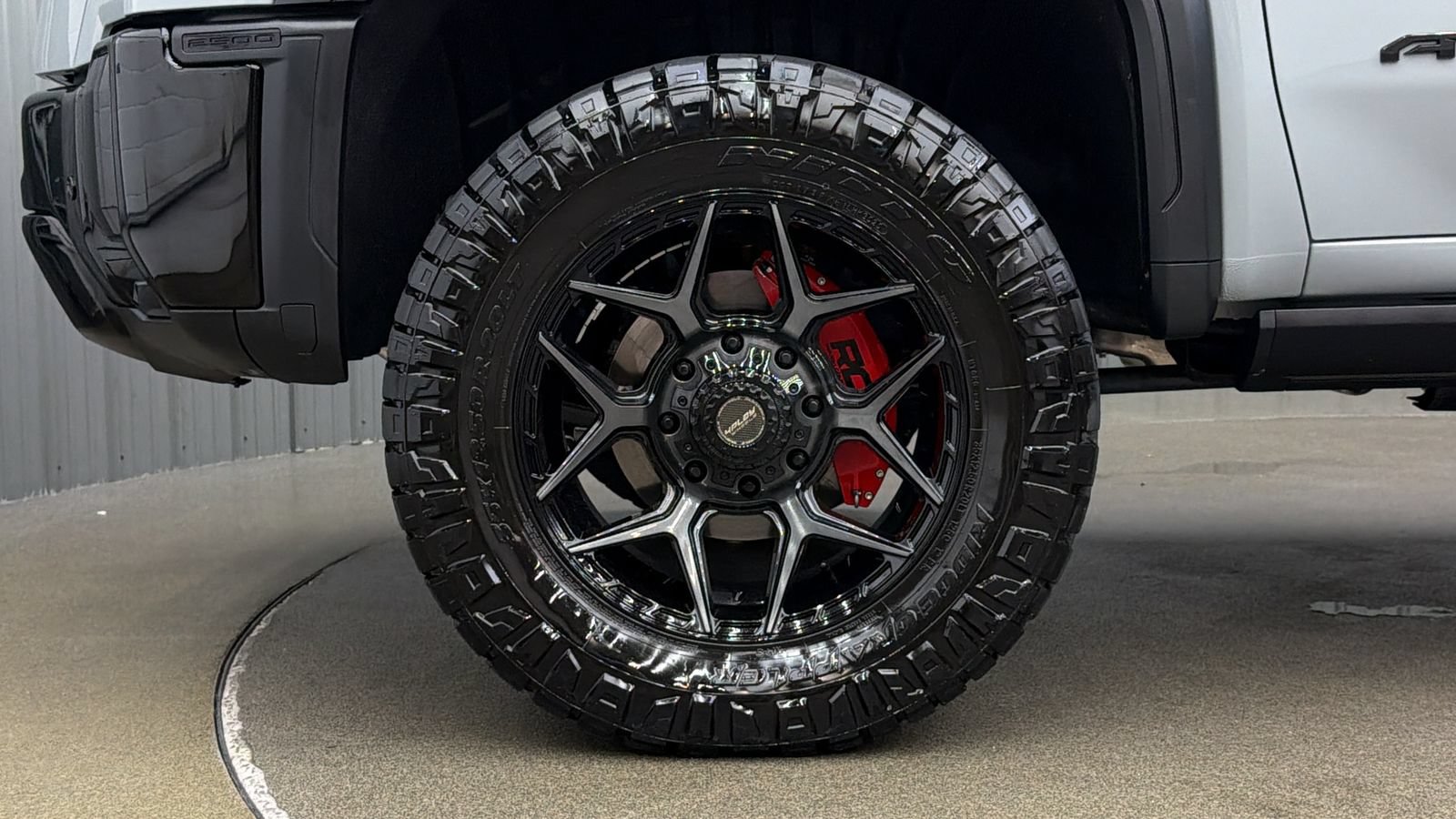Used 2025 GMC Sierra 2500 AT4X AWD/4WD image 10