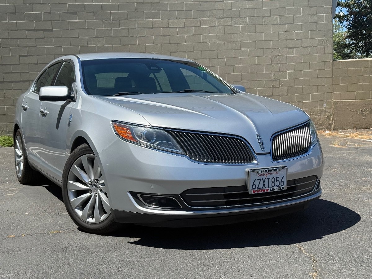 Used 2013 Lincoln MKS FWD image 2