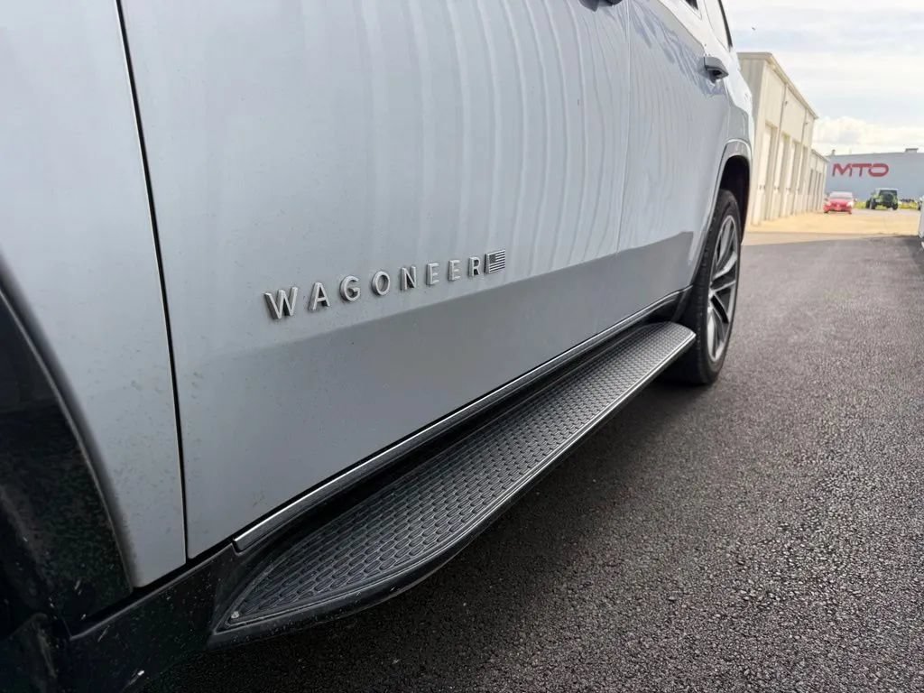 Used 2022 Jeep Wagoneer Series II w/ Premium Group I AWD/4WD image 5