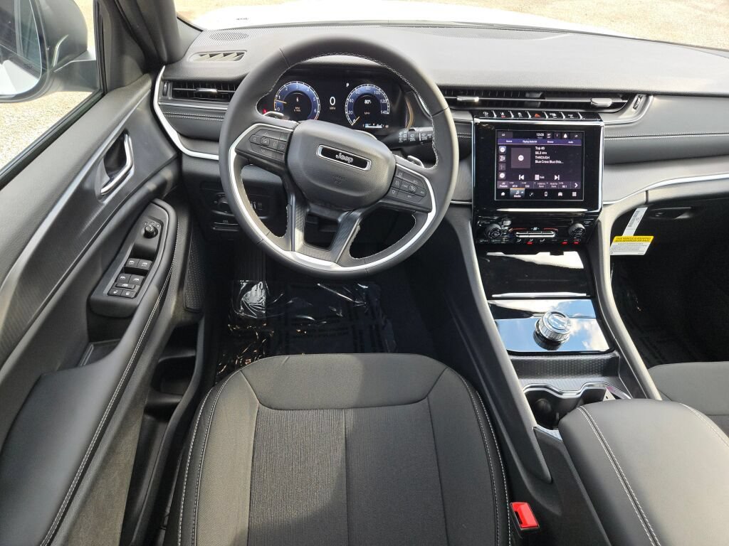 New 2026 Jeep Grand Cherokee Laredo AWD/4WD image 22