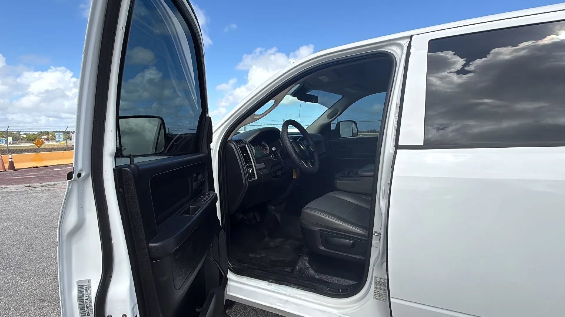 Used 2015 RAM 4500 Tradesman w/ Chrome Appearance Group image 12