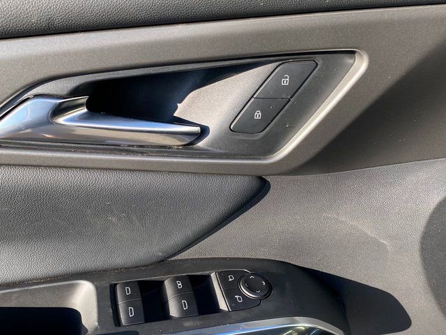 Used 2025 Chevrolet Traverse LT image 20