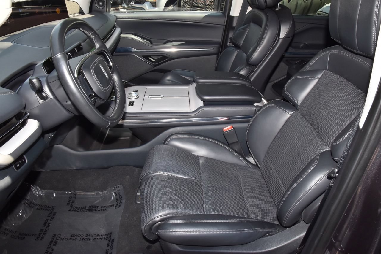 Certified 2025 Lincoln Navigator Reserve AWD/4WD image 13