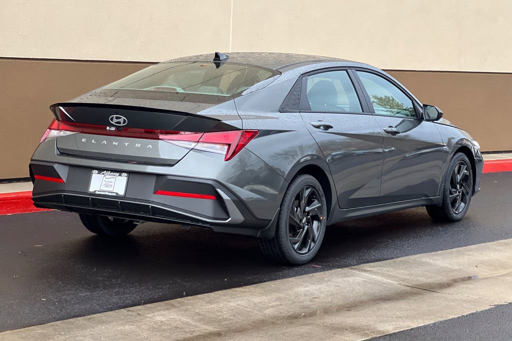 New 2026 Hyundai Elantra Sport image 5