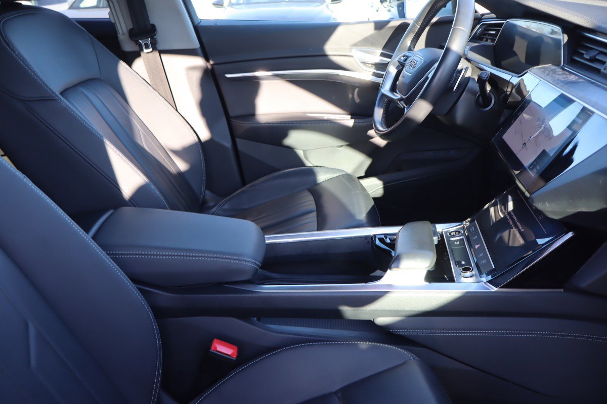 Used 2021 Audi e-tron Premium w/ Convenience Plus Package image 12